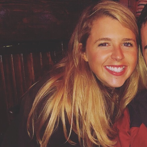 Meet your Posher, Caroline - Picture 1 of 1